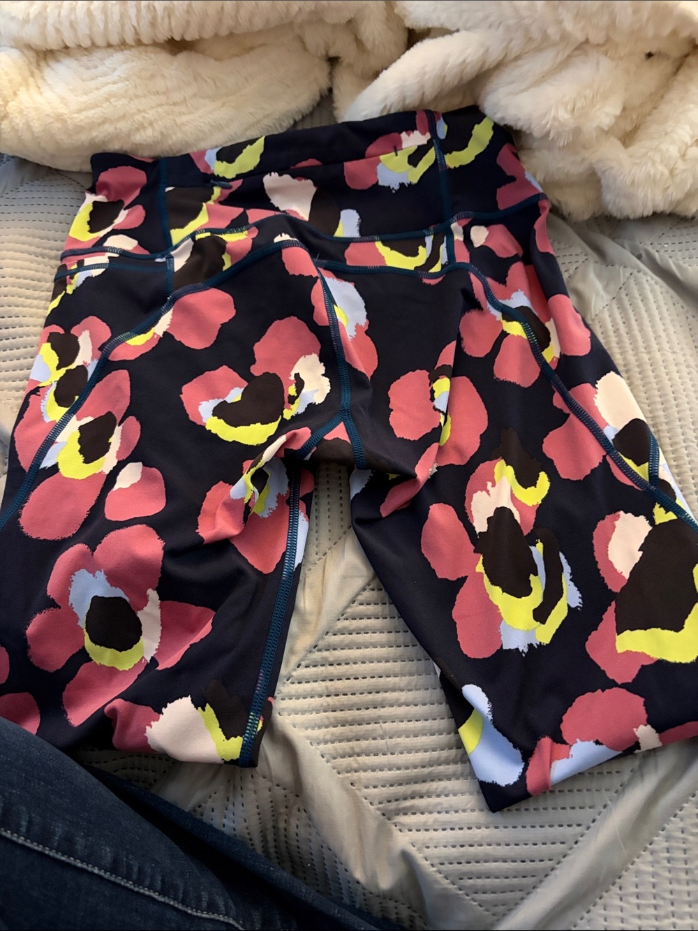 Sweaty Betty Navy Floral-Accent Capri Leggings
